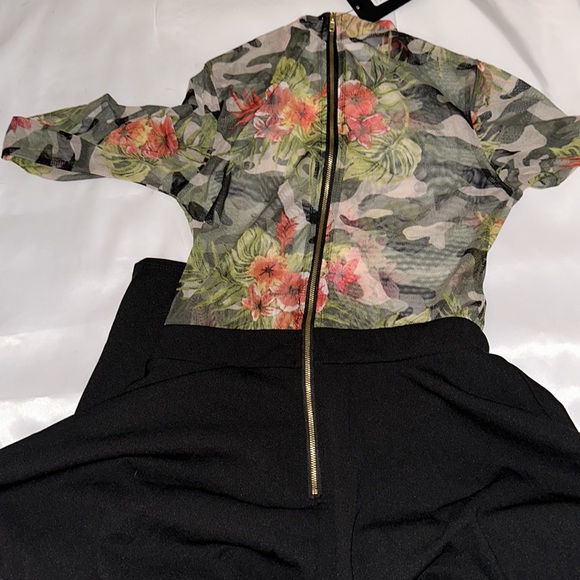 Camo Floral Romper - Picture 10 of 11